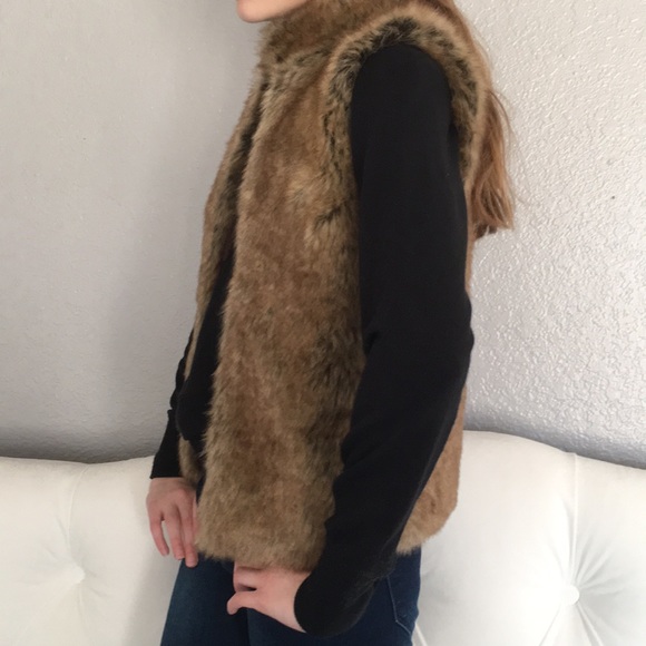 Girls faux fur vest - Picture 2 of 6